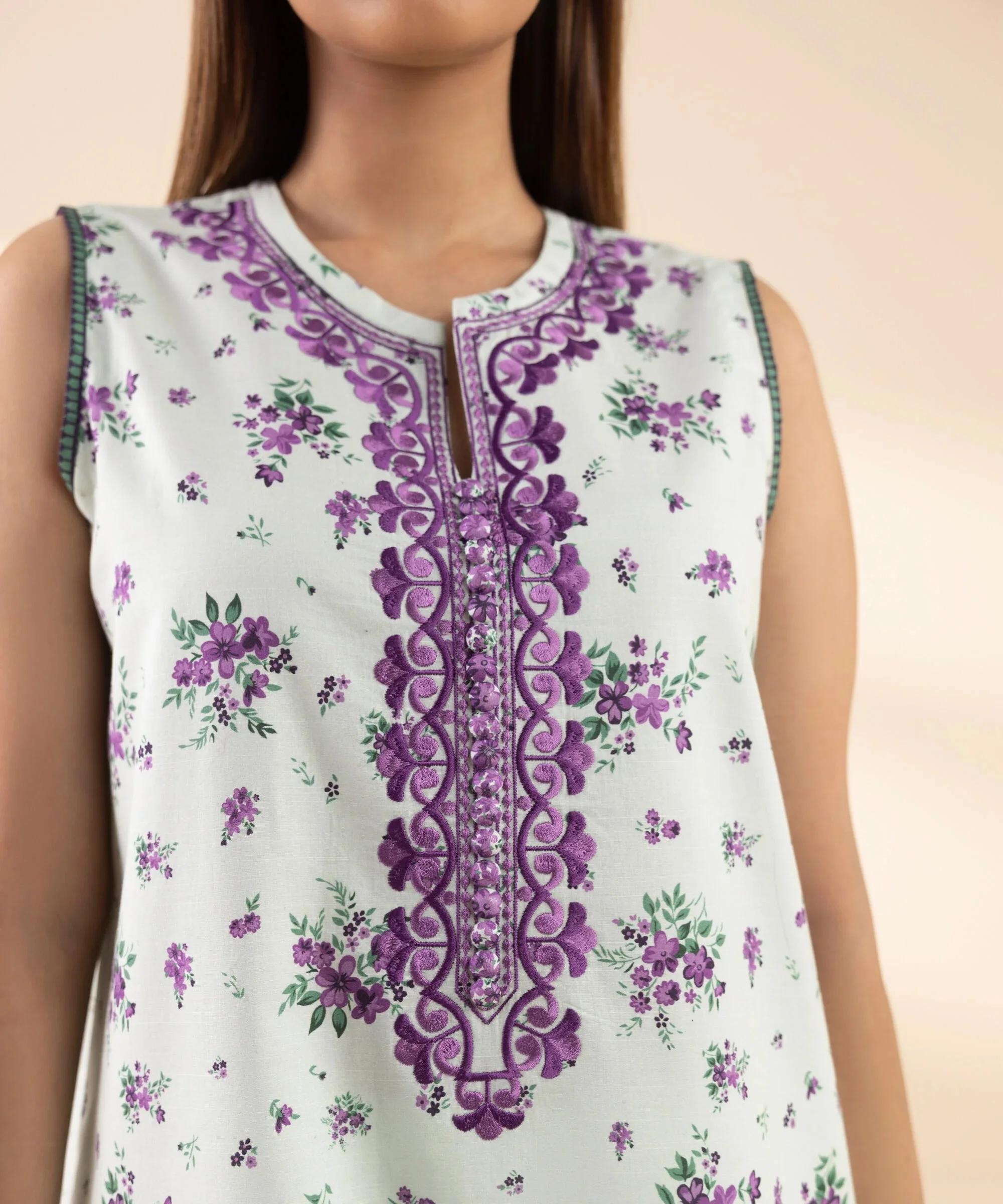 3 Piece - Embroidered Lawn Suit - Image 4