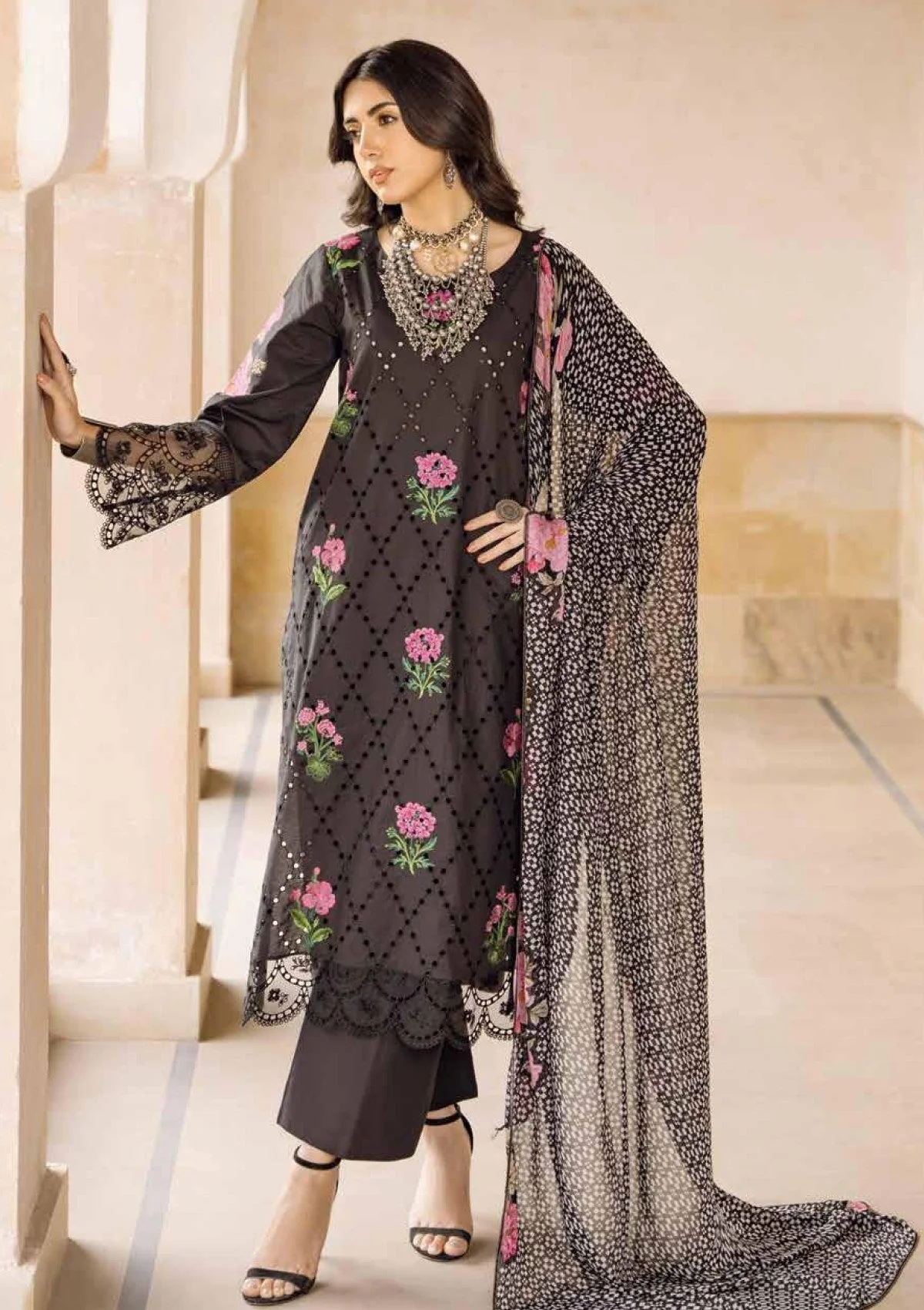Andaaz Luxury Lawn Vol-01 - Image 5