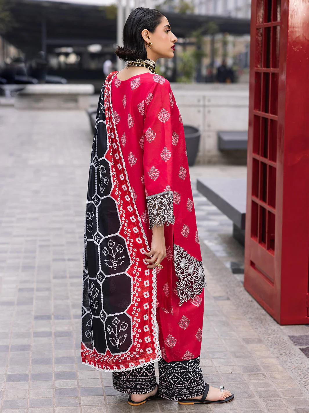 Broadway Luxury Lawn - Image 2