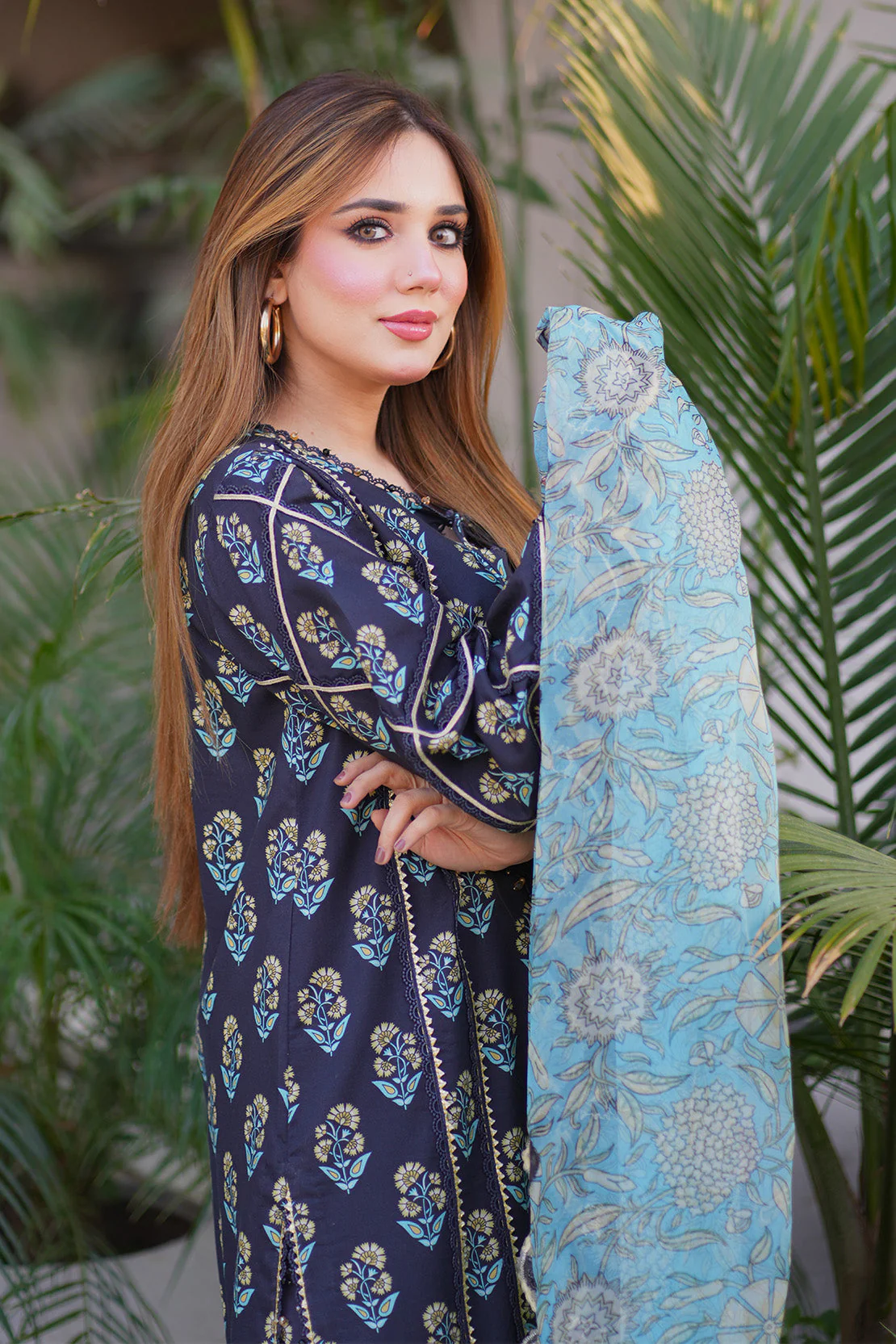 Embroidered - 3 Pc Lawn Suit - Image 5