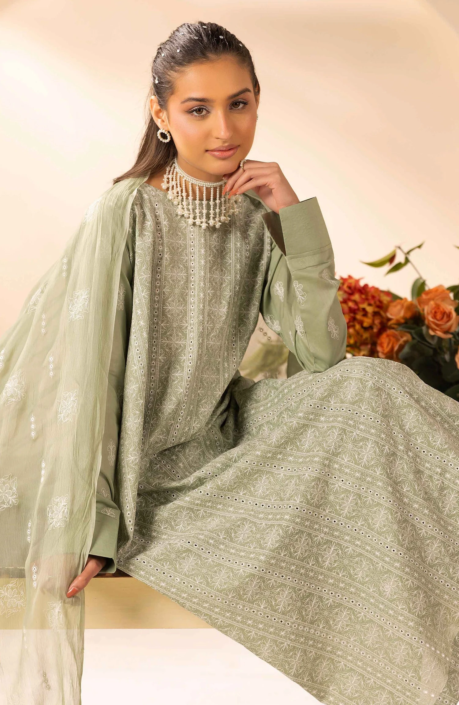 Embroidered Lawn Unstitched 3 Piece Suit - Image 3