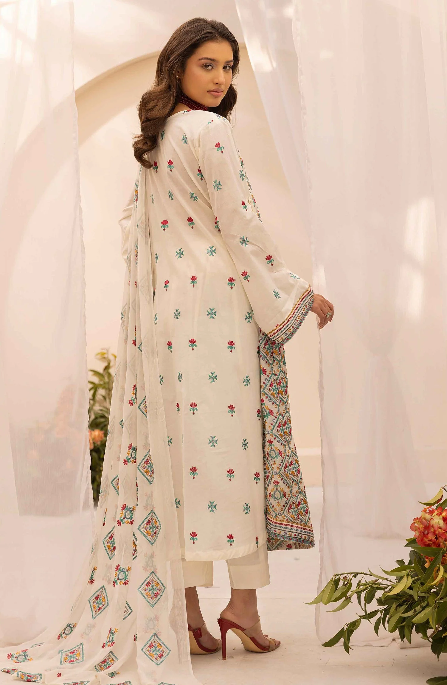Embroidered Lawn Unstitched 3 Piece Suit - Image 2