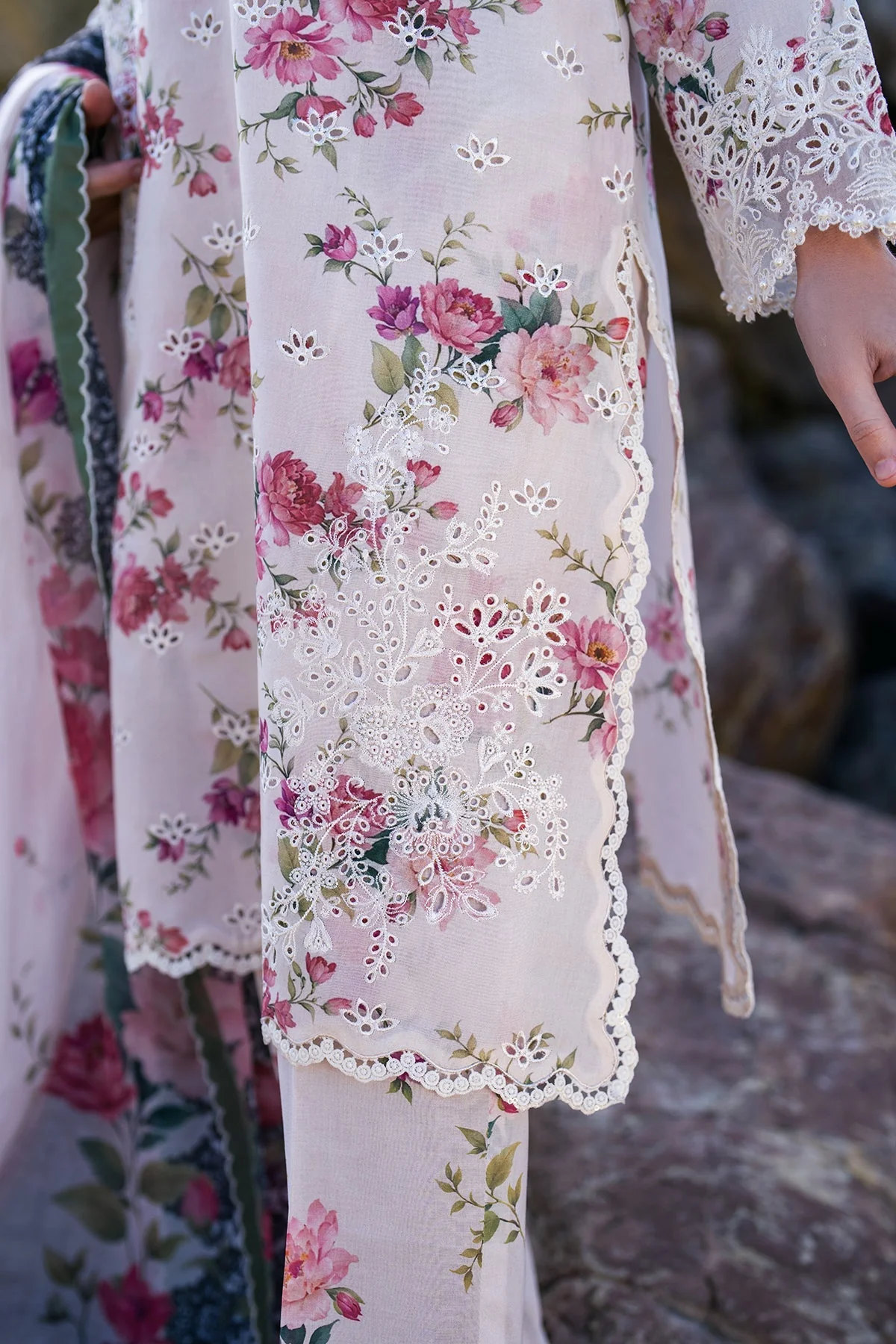 EMBROIDERED PRINTED LAWN - Image 3