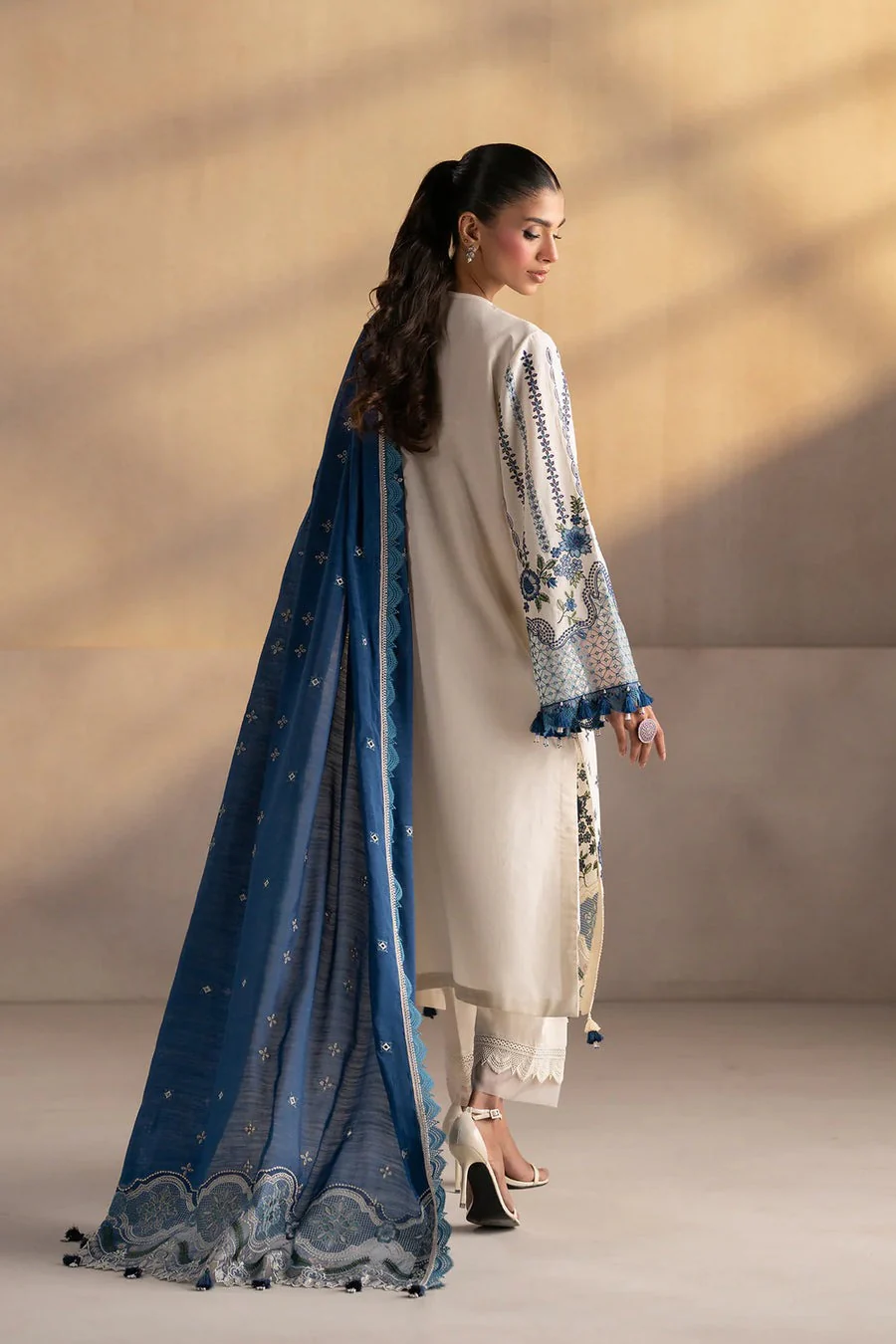 EMBROIDERED SUIT - Image 2
