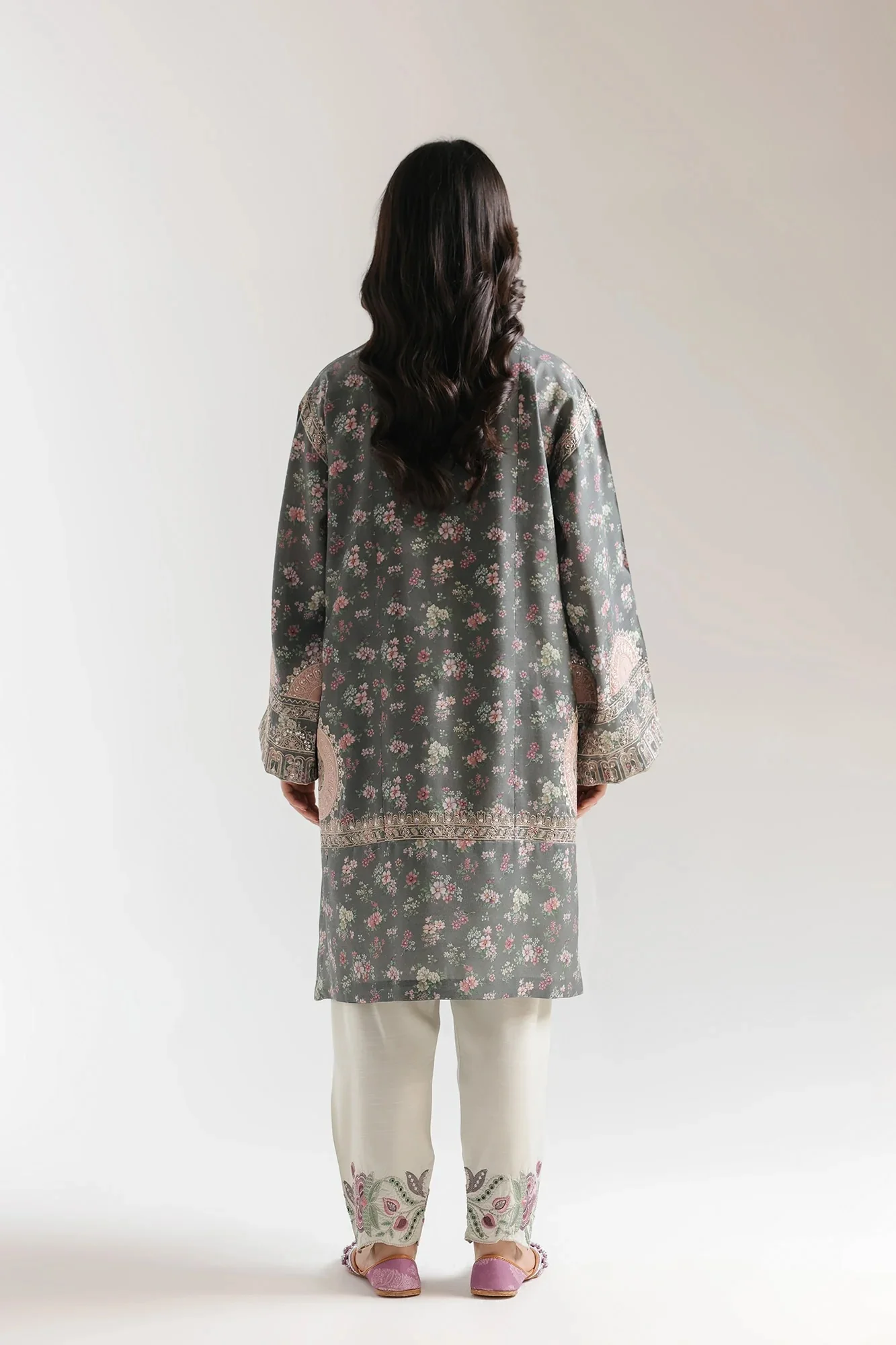 EMBROIDERED SUIT - Image 2