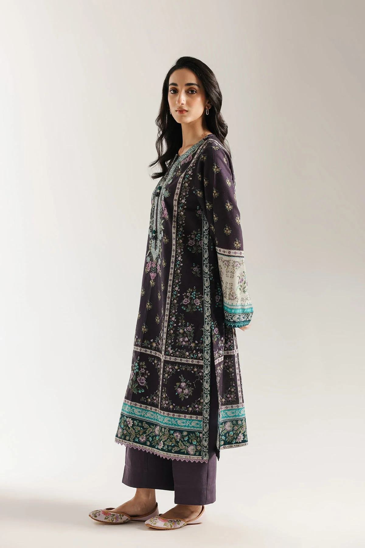EMBROIDERED SUIT - Image 3
