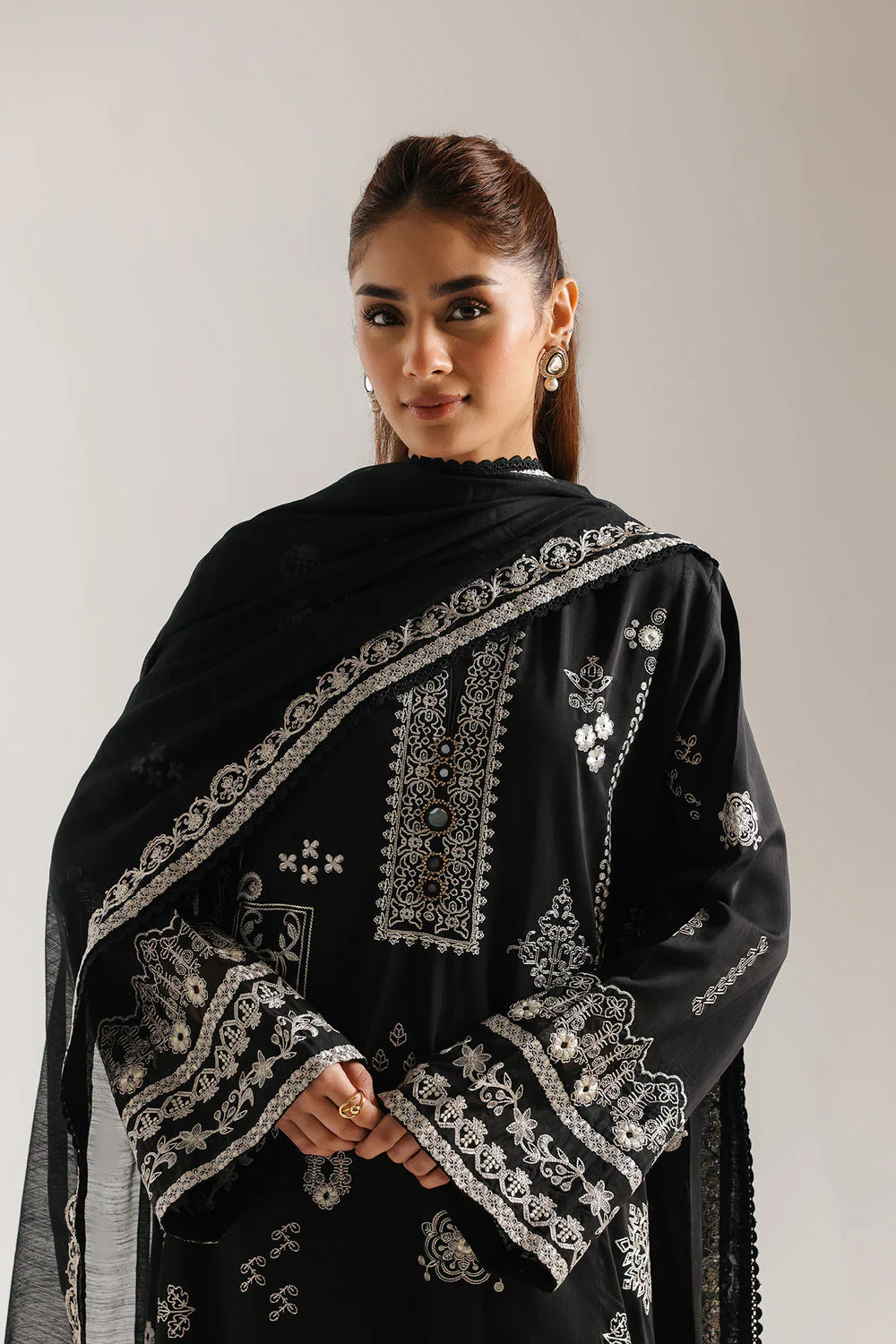 EMBROIDERED SUIT - Image 3