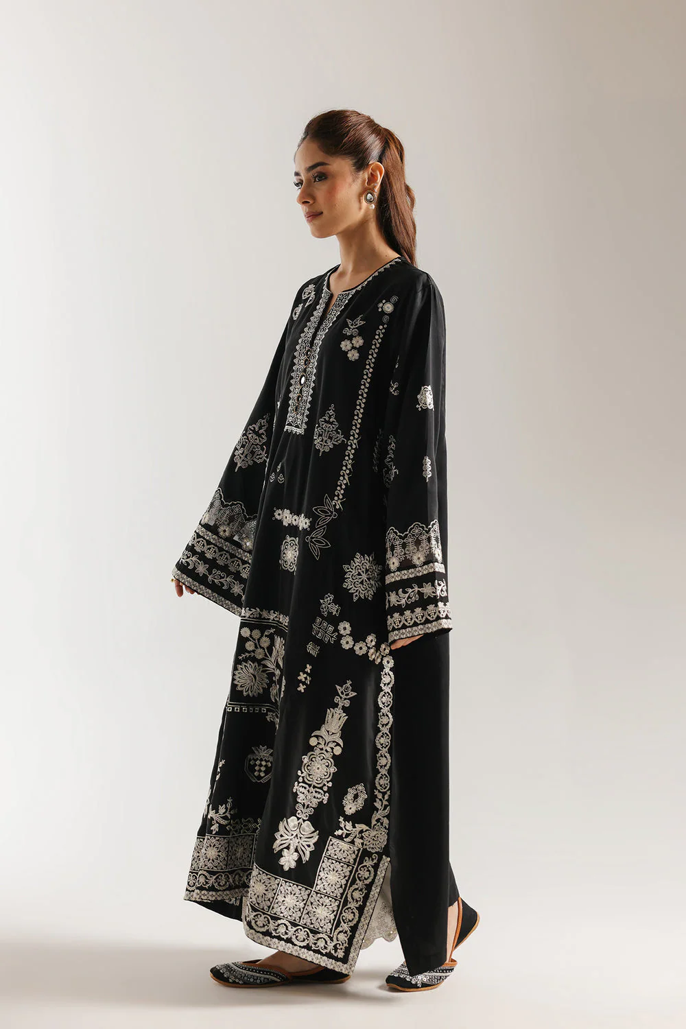 EMBROIDERED SUIT - Image 4