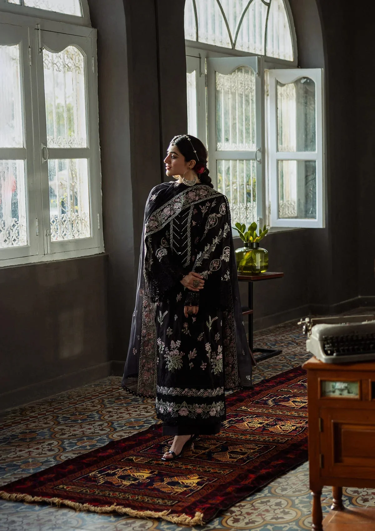 Karandi with Embroidered Chiffon - Image 5