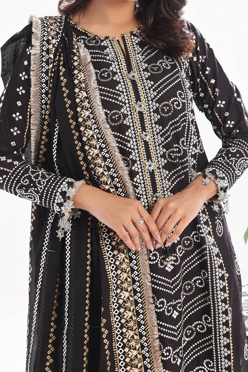 Zari Embroidered Lawn Suit - Image 4