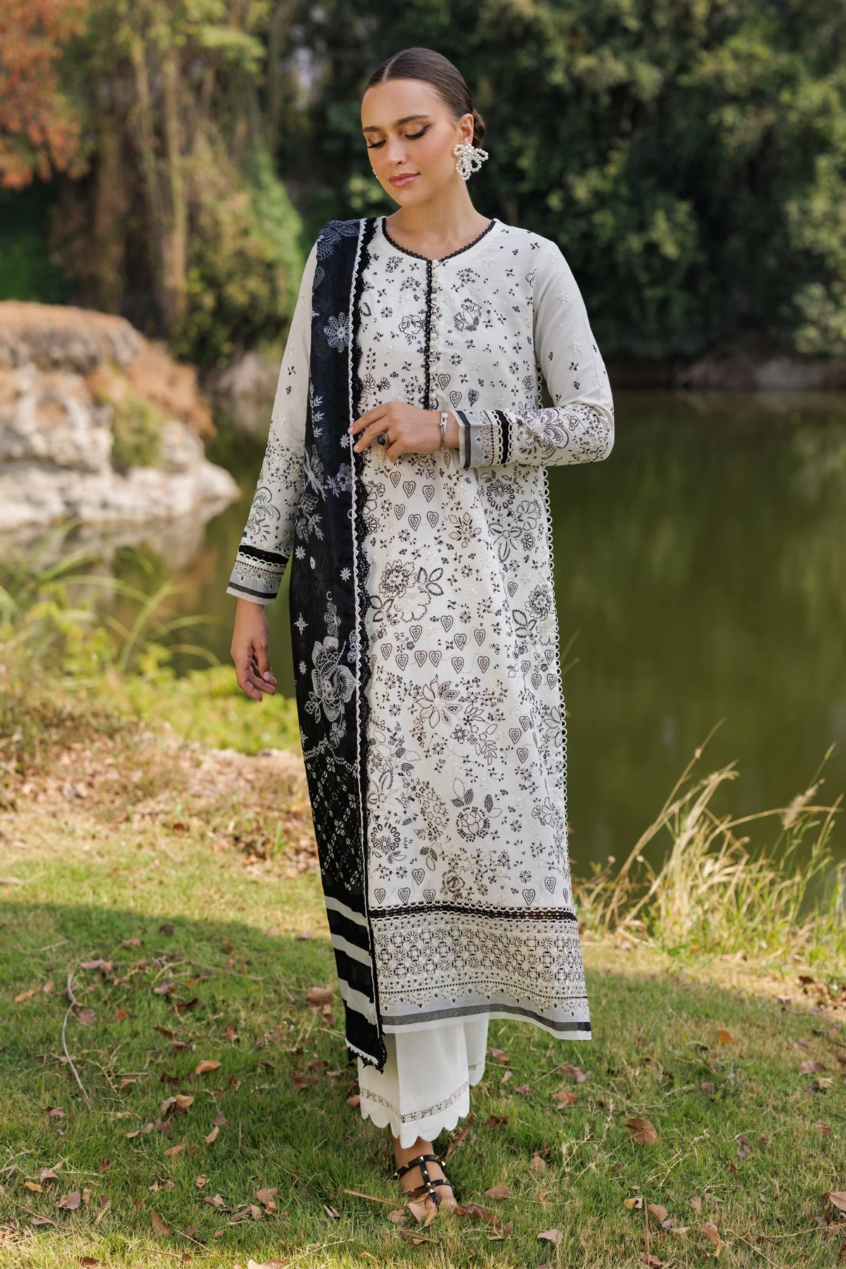Luxury Lawn - Image 4