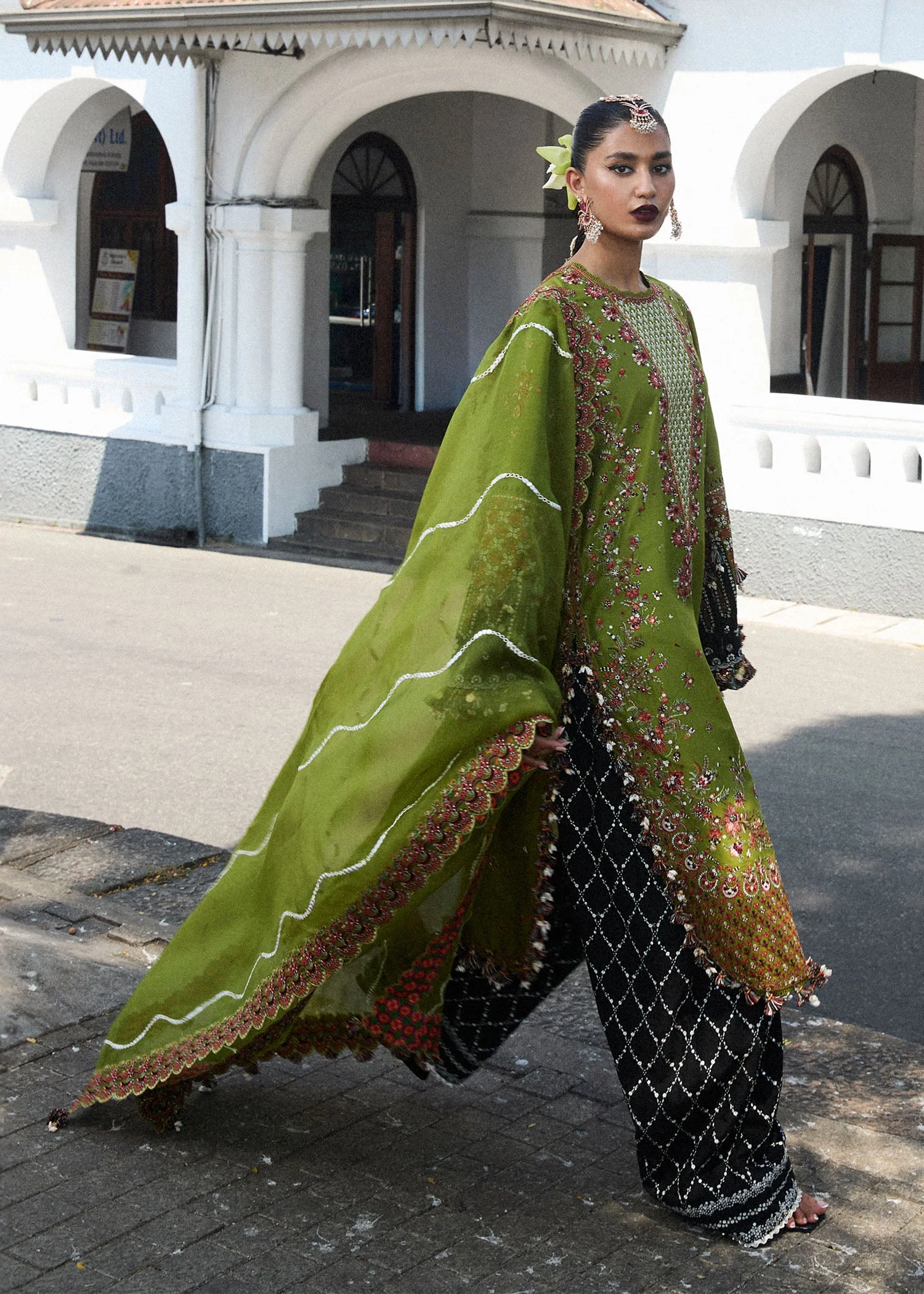 Luxury Lawn - Image 5