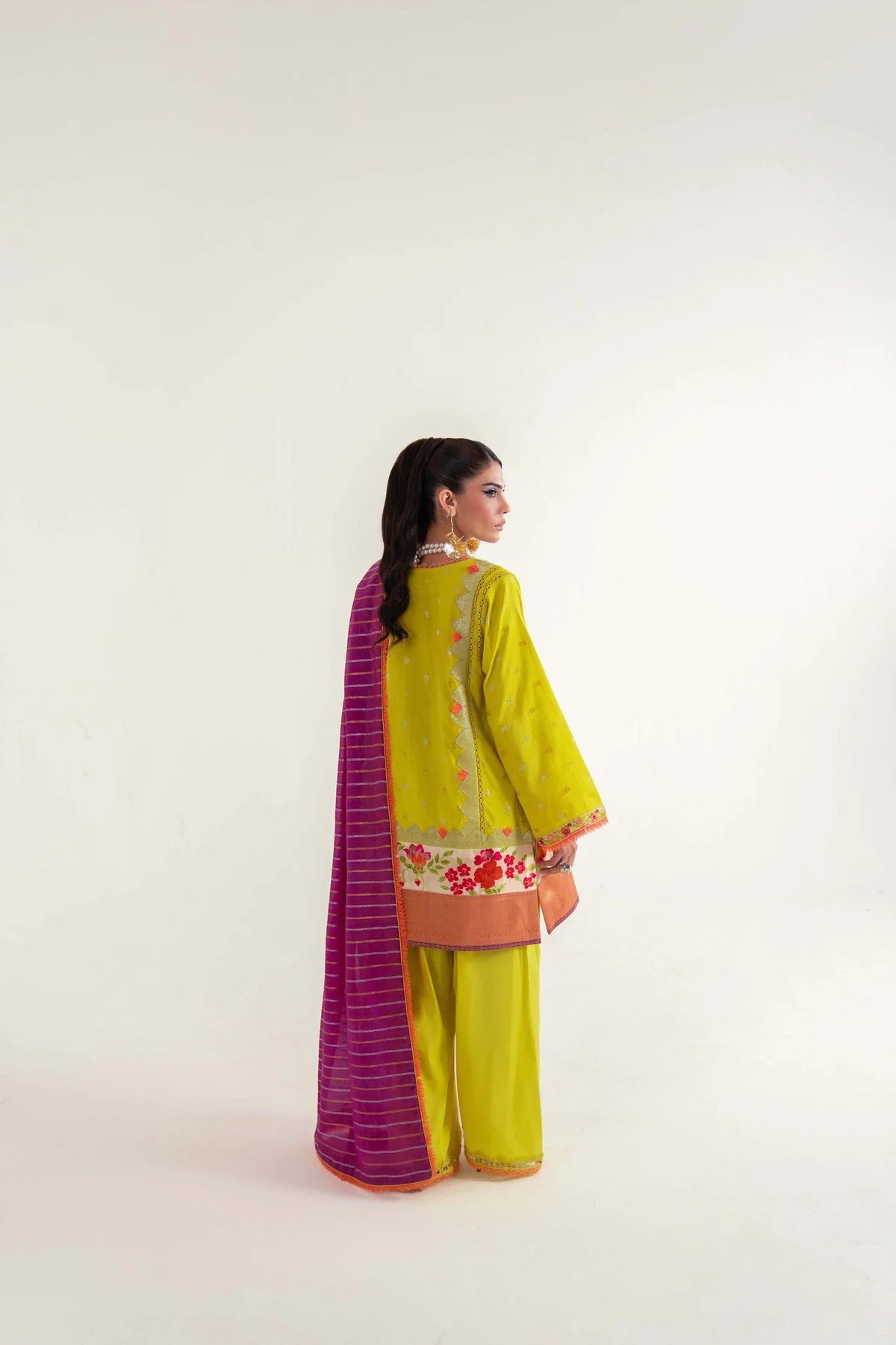 Luxury Lawn - Image 2