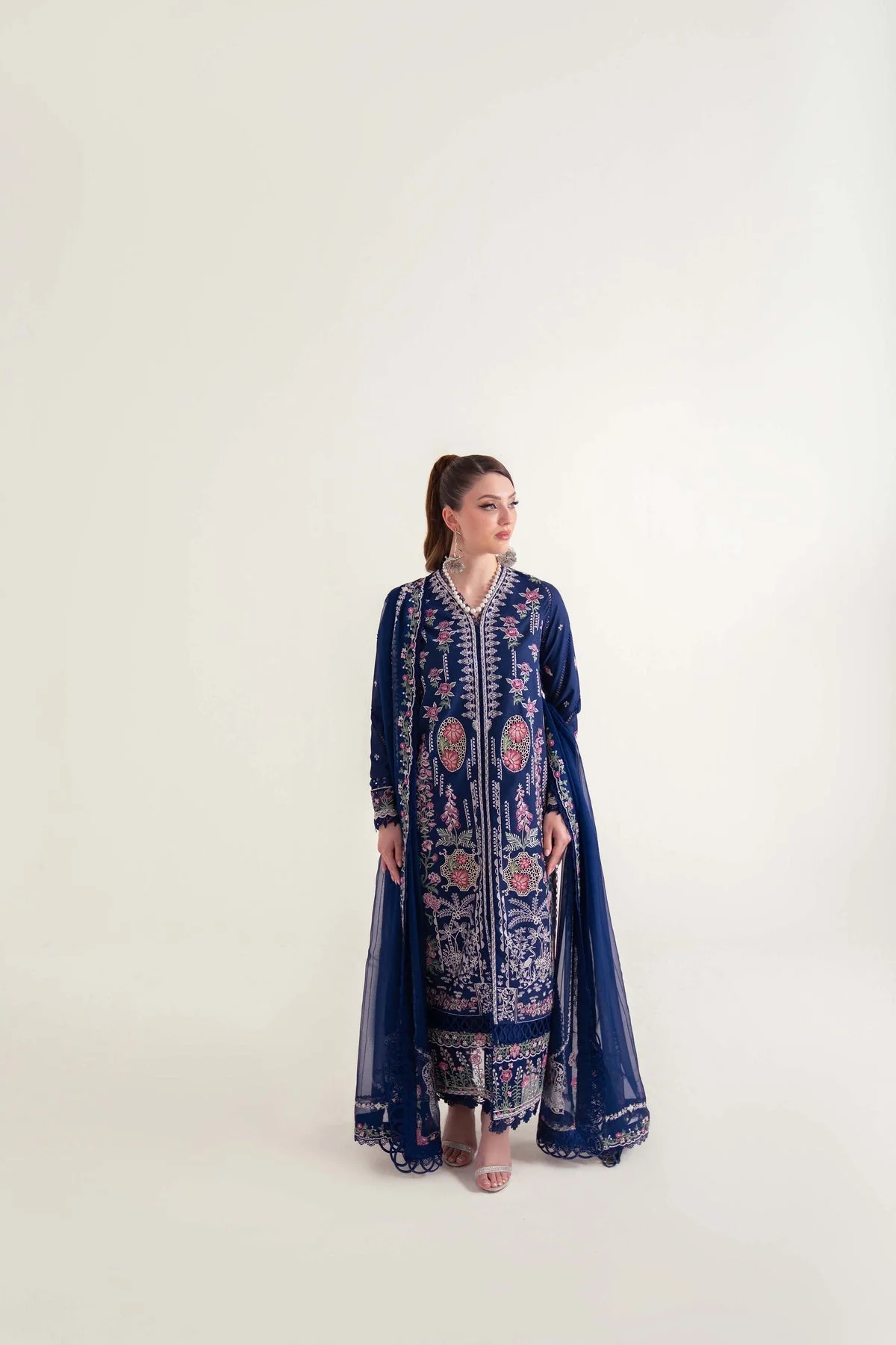 Luxury Lawn - Image 3