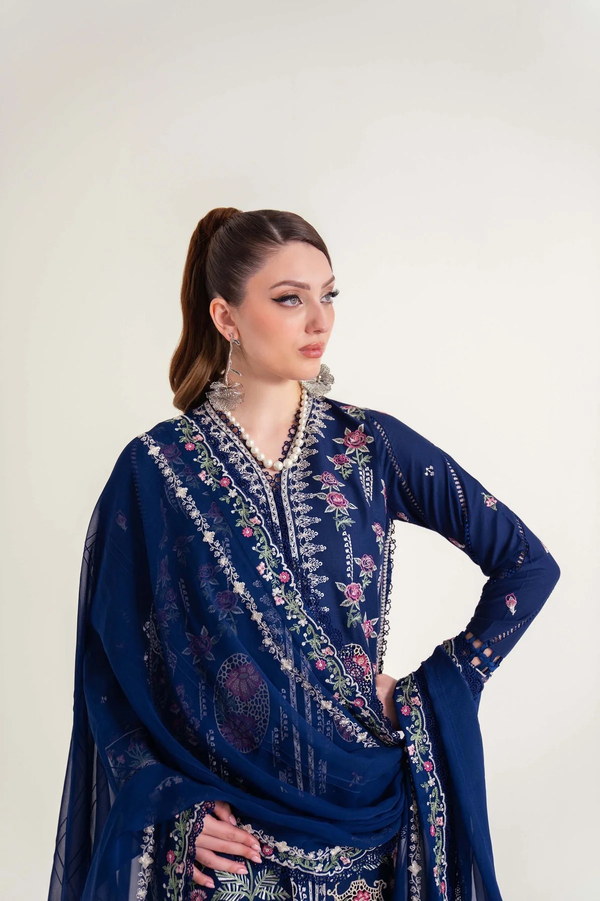 Luxury Lawn - Image 5