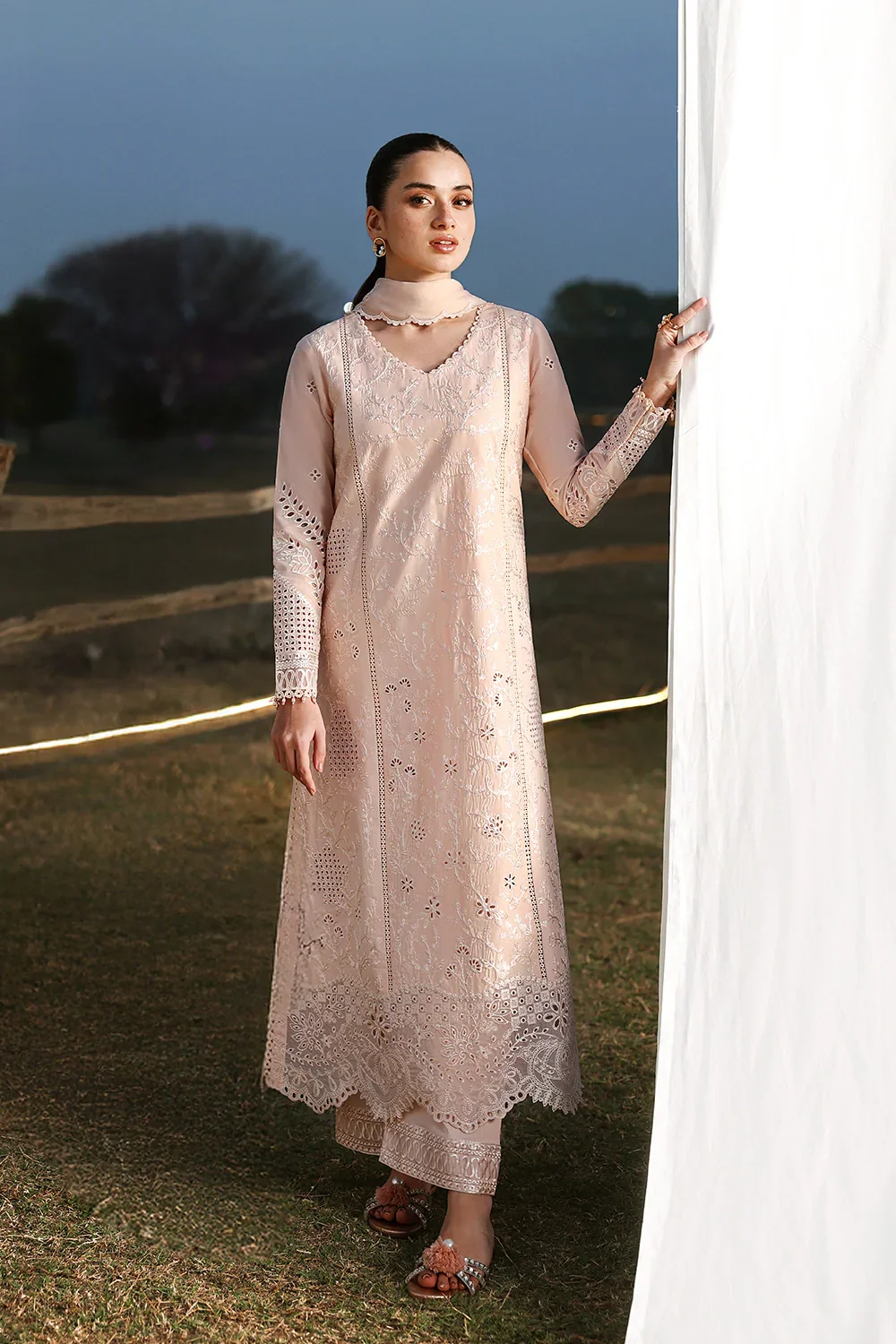 Luxury Lawn - Image 7
