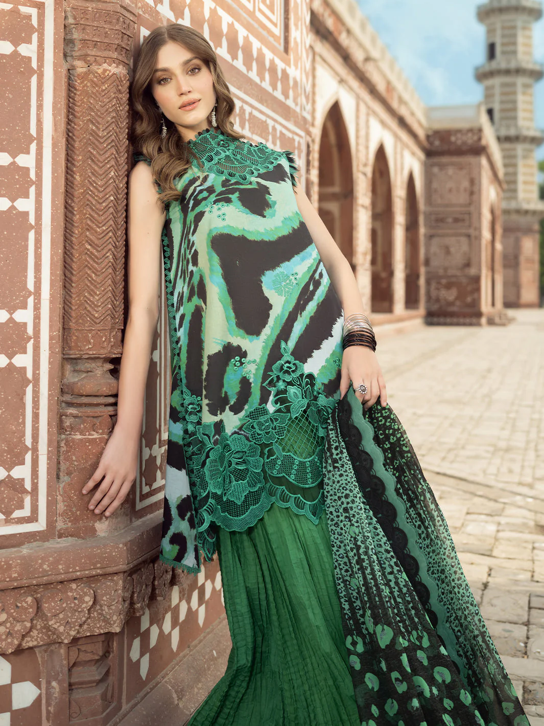 Naqsh Naaz Luxury Lawn - Image 3