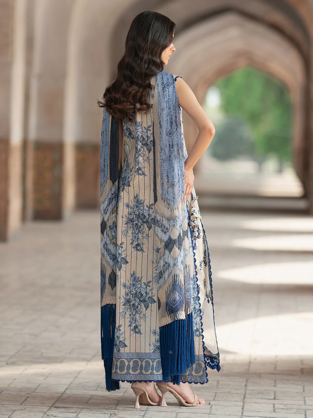 Naqsh Naaz Luxury Lawn - Image 2