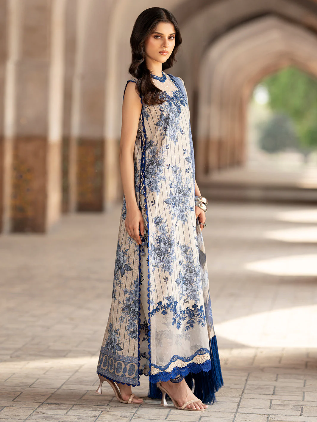 Naqsh Naaz Luxury Lawn - Image 3