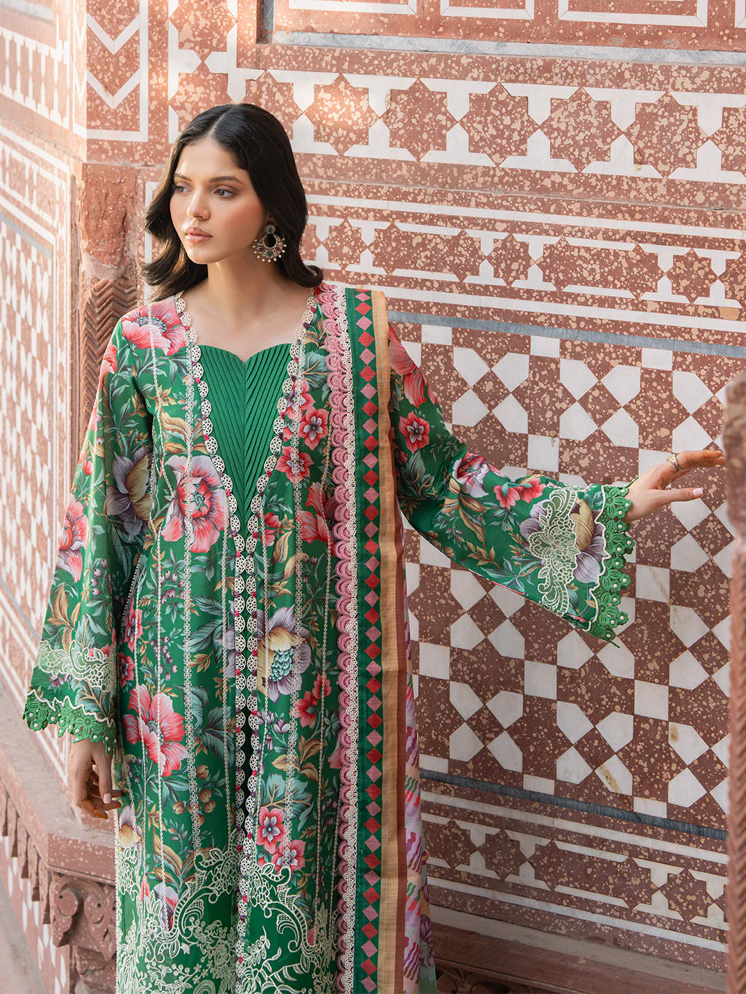 Naqsh Naaz Luxury Lawn - Image 5