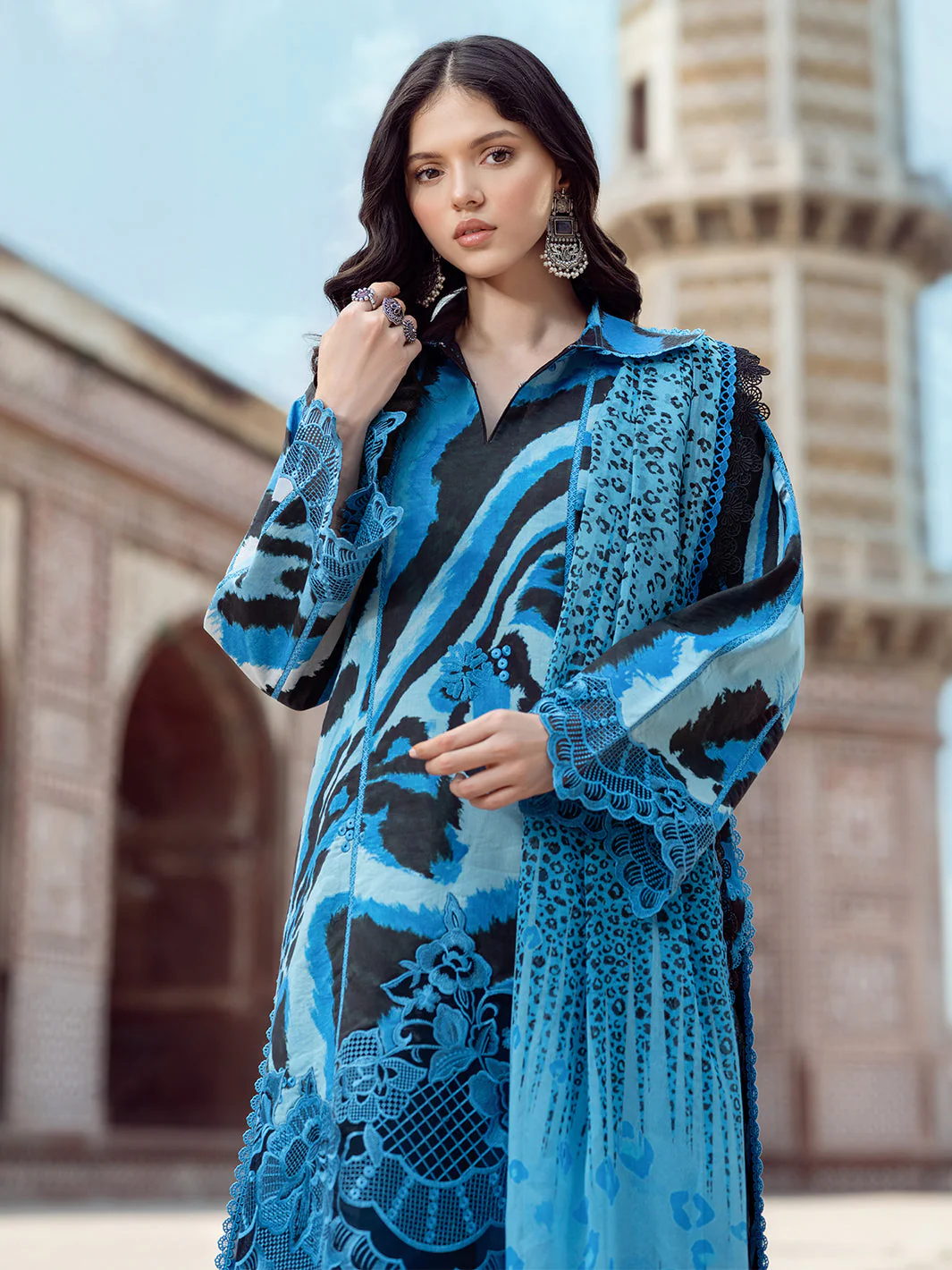 Naqsh Naaz Luxury Lawn - Image 3