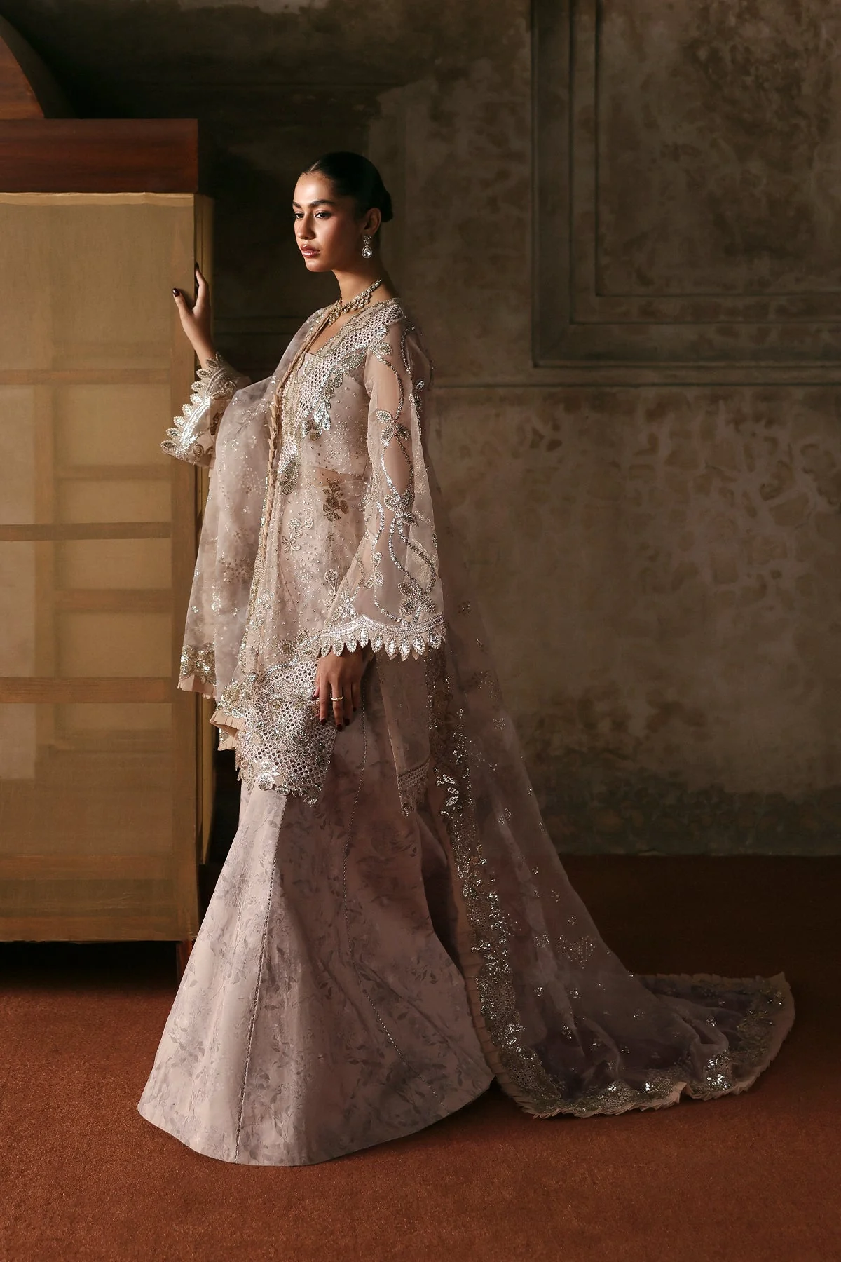 Rawsilk kaashvi Suit - Image 4
