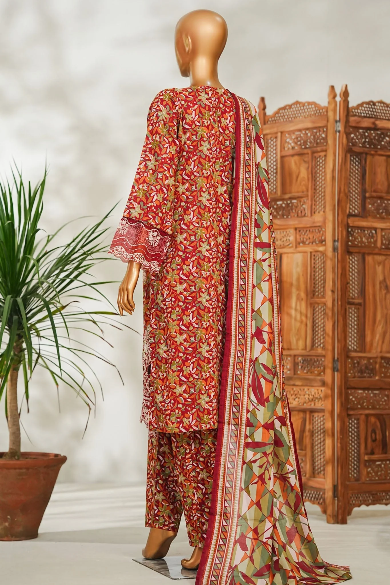 Stitched 3 Piece Exclusive Emb Lawn - Image 2