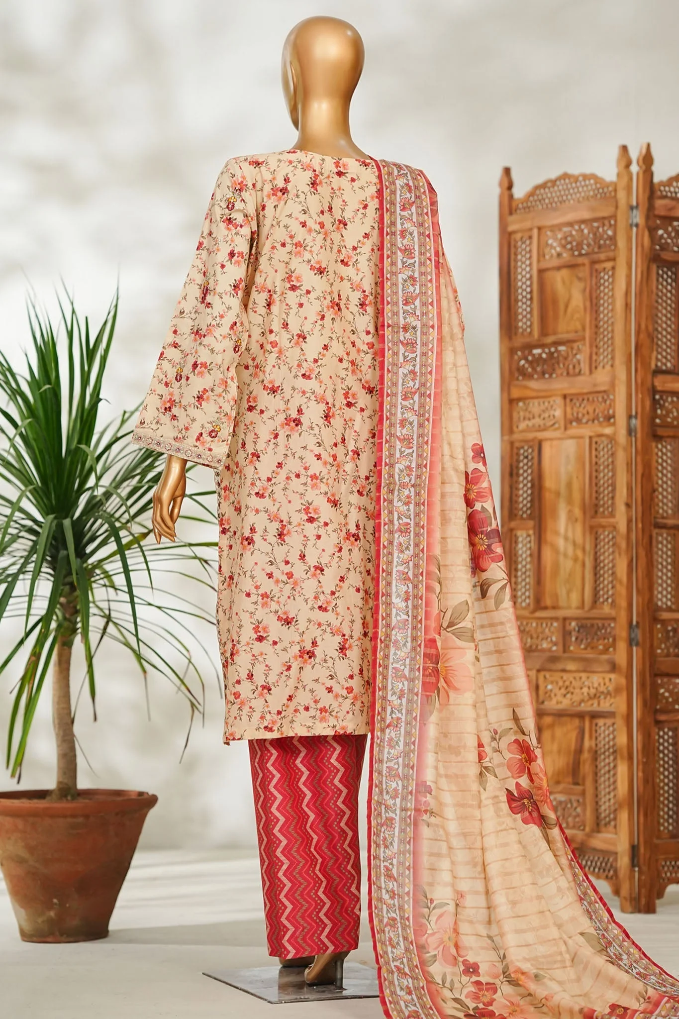 Stitched 3 Piece Exclusive Emb Lawn - Image 2
