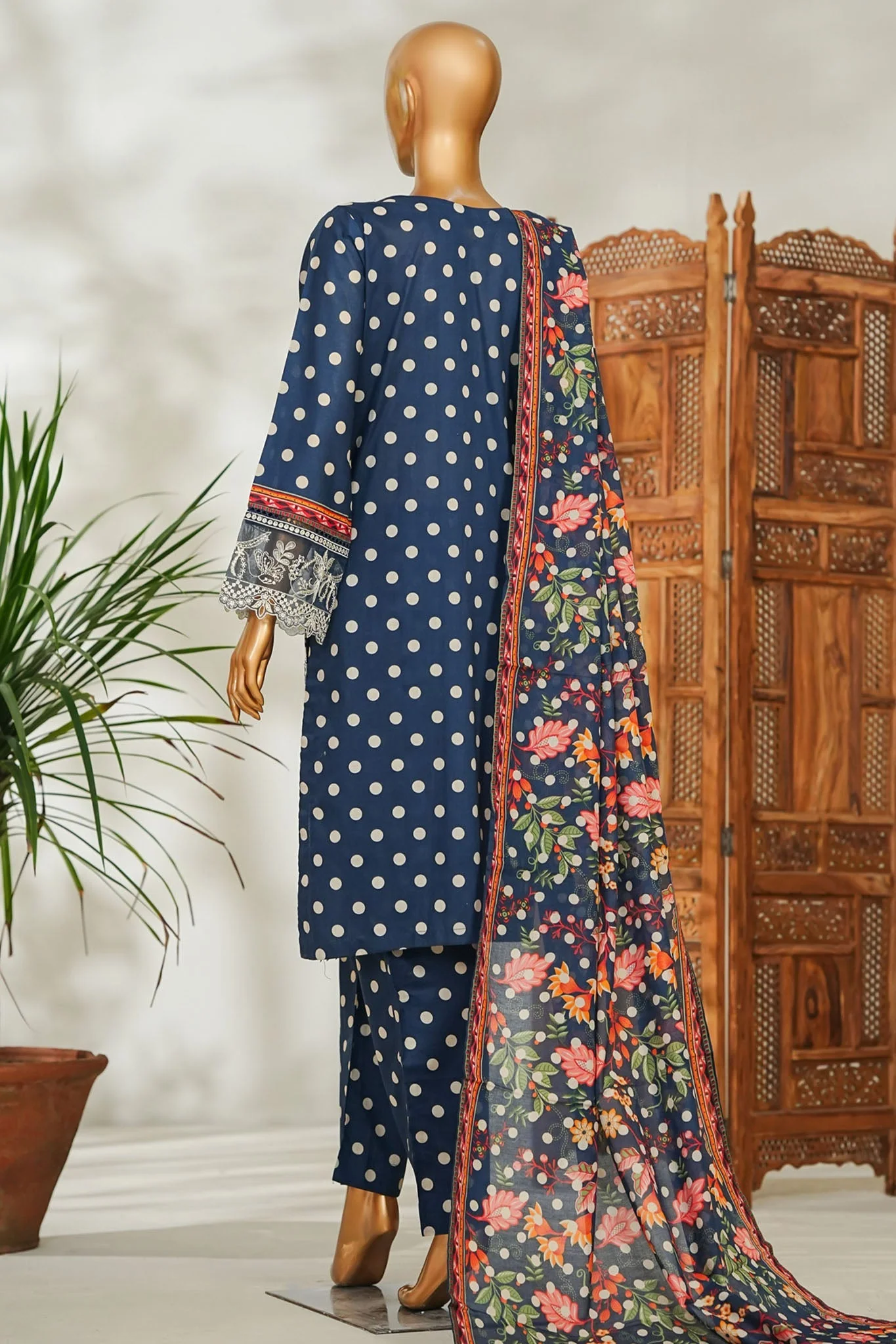 Stitched 3 Piece Exclusive Emb Lawn - Image 2